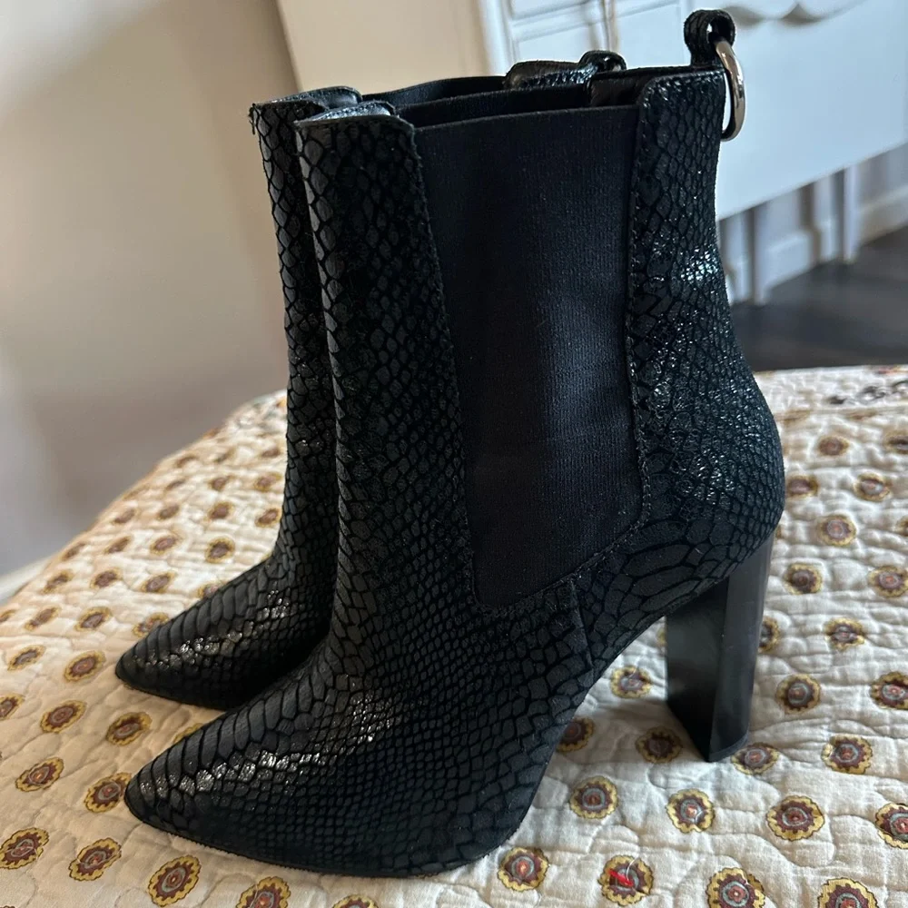 PAIGE Kingston Black Leather Snake Print Heeled Ankle Boots Size 8.5 - Picture 2 of 7
